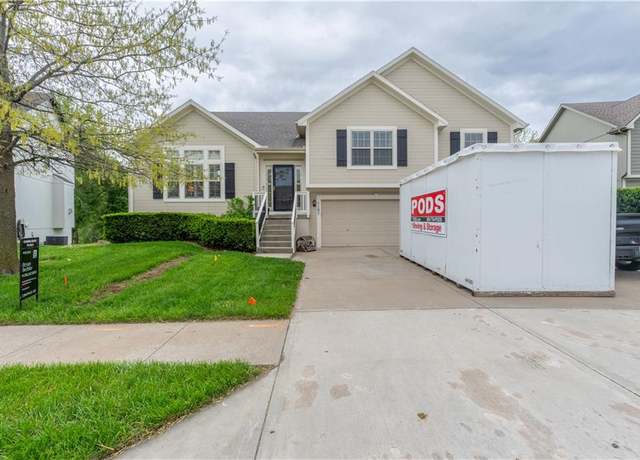 Property at 1107 W 9th Ave, Kearney, MO 64060, 3 beds, 2.5 baths