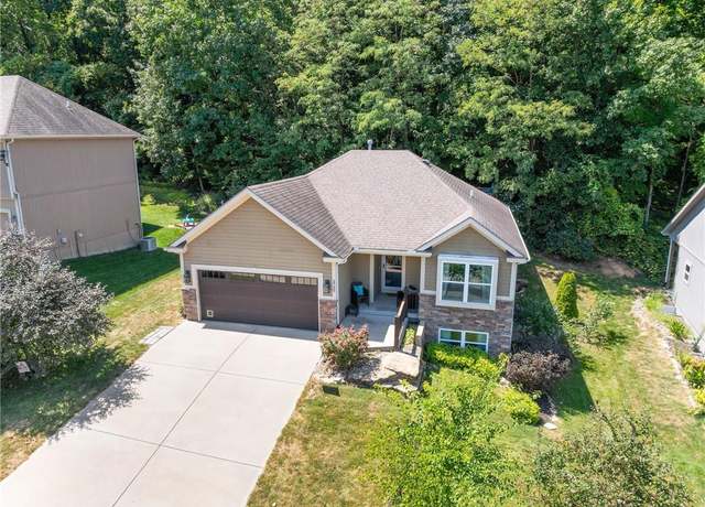 Property at 5730 NW Michael's Cv, Parkville, MO 64152, 4 beds, 3 baths