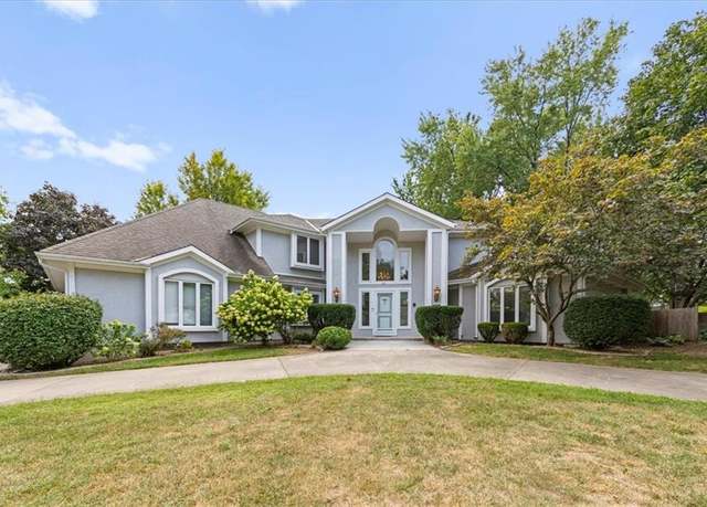 Property at 121 W Woodlands Dr, Gladstone, MO 64119, 4 beds, 3.5 baths
