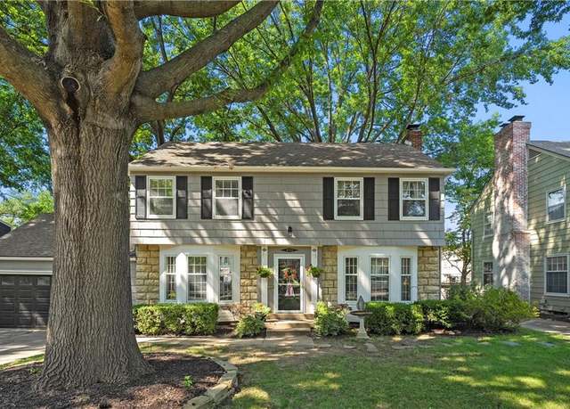 Property at 430 E 65th Ter, Kansas City, MO 64131, 3 beds, 2.5 baths