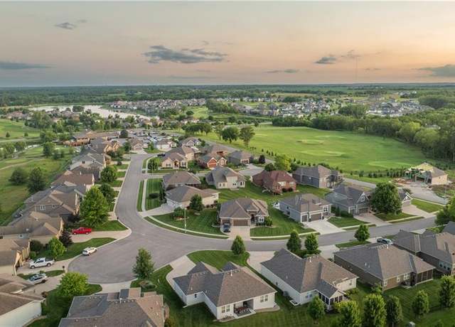 Property at 4418 Tee Box Dr, Basehor, KS 66007, 4 beds, 3 baths