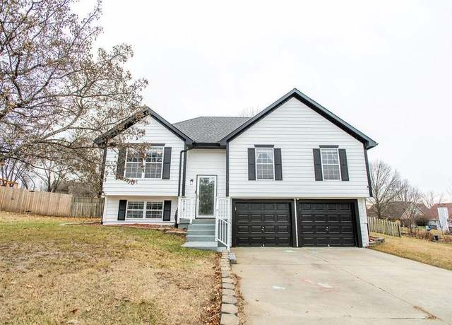 Property at 1207 Pembrooke Dr, Warrensburg, MO 64093, 3 beds, 2.5 baths