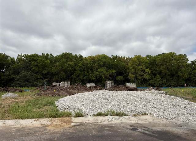 Property at 1210 SE Windbreak Dr, Lee's Summit, MO 64081, 2 beds, 2 baths