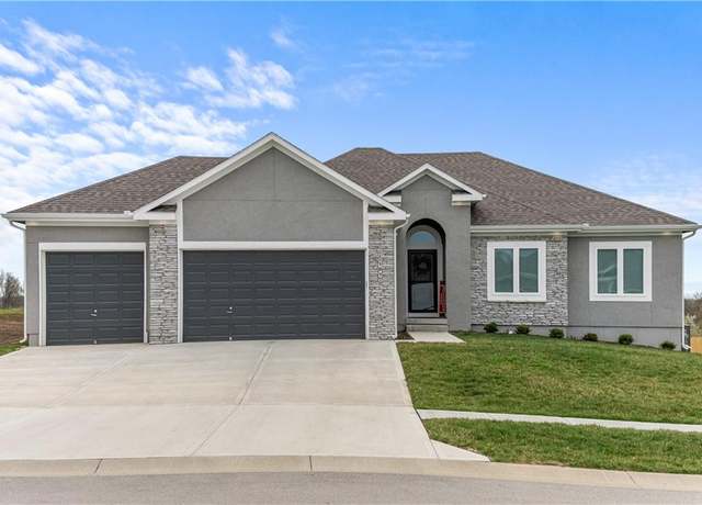 Property at 1017 Fox Trot Dr, Odessa, MO 64076, 5 beds, 3 baths