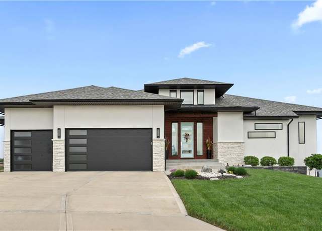 Property at 222 SW Tiller Ct, Lee's Summit, MO 64082, 4 beds, 3.5 baths