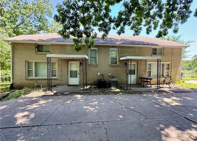 Property at 1105 E Pacific Ave, Independence, MO 64050, 12 beds, 6 baths