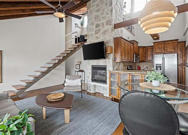 Property at 1111 W 46th St #23, Kansas City, MO 64112, 2 beds, 1 bath