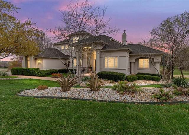 Property at 9439 Vista Dr, Lenexa, KS 66220, 5 beds, 4.5 baths