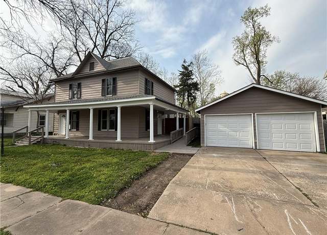 Property at 706 E Jackson Ave, Iola, KS 66749, 3 beds, 2 baths