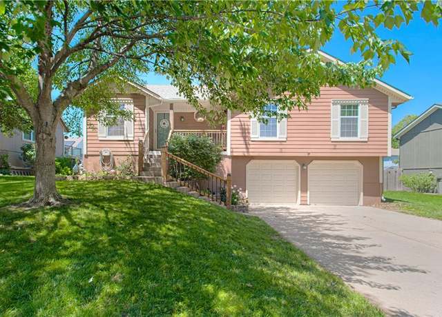 Property at 248 Dreamweaver Ave, Lee's Summit, MO 64086, 3 beds, 2.5 baths