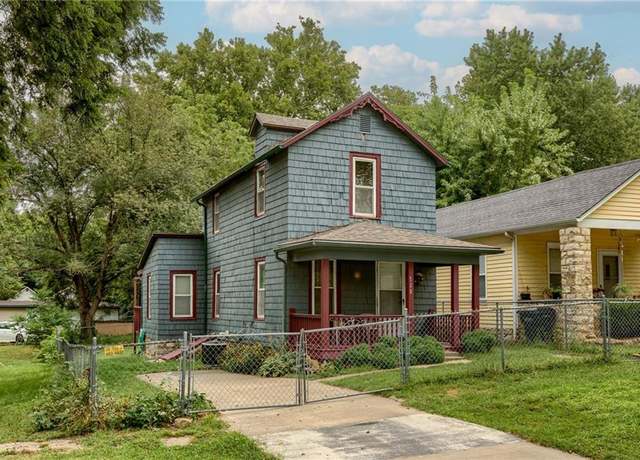 Property at 736 Olive St, Leavenworth, KS 66048, 3 beds, 1.5 baths