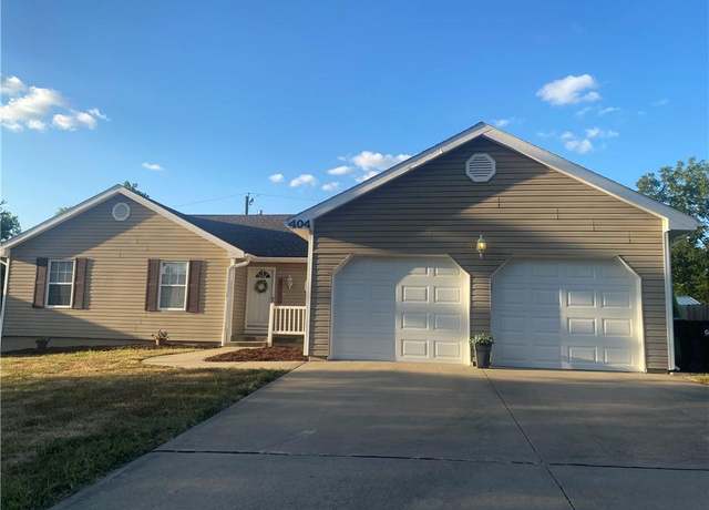 Property at 404 Oakwood St, Harrisonville, MO 64701, 3 beds, 2 baths