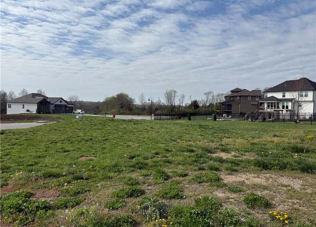Property at 2512 NE Wheatley Dr, Blue Springs, MO 64029
