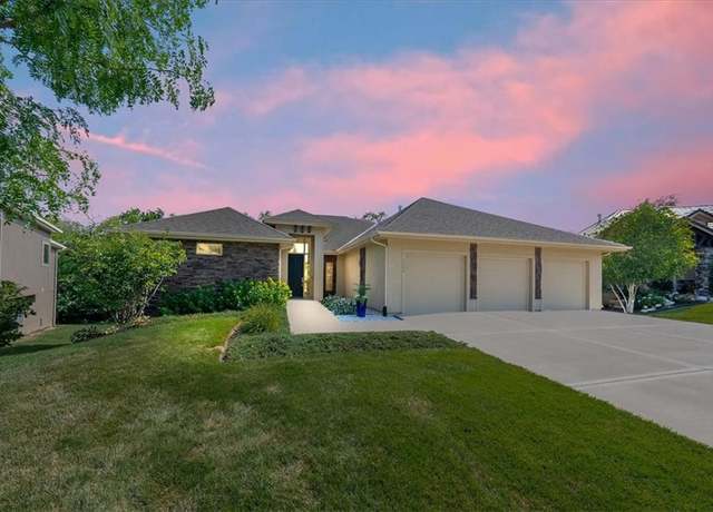 Property at 9896 Saddletop St, Lenexa, KS 66227, 4 beds, 3.5 baths