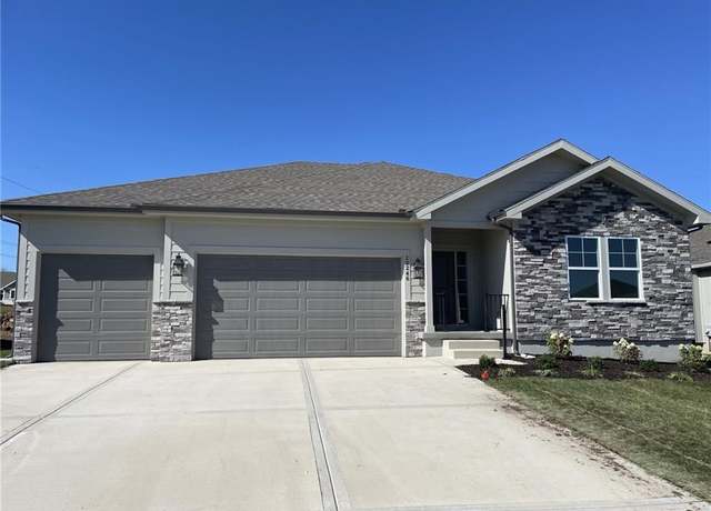 Property at 20246 Balsam St, Spring Hill, KS 66083, 4 beds, 3 baths