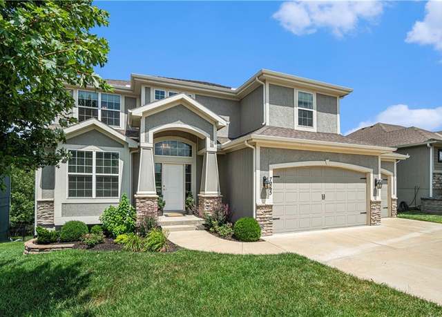 Property at 7265 NW Forest Lakes Dr, Parkville, MO 64152, 4 beds, 4.5 baths