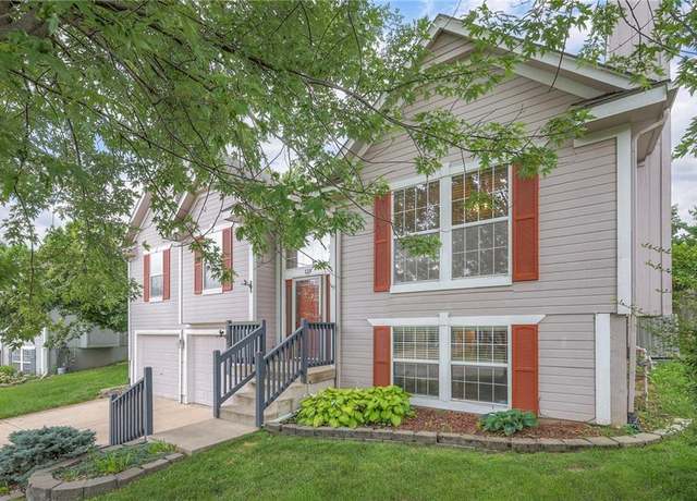 Property at 138 N Highland Dr, Raymore, MO 64083, 3 beds, 2.5 baths