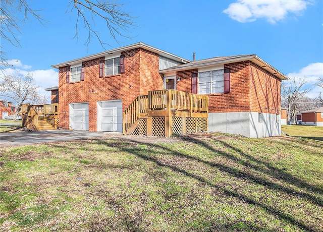 Property at 515 NE Florence Ave, Lee's Summit, MO 64063, 6 beds, 4 baths