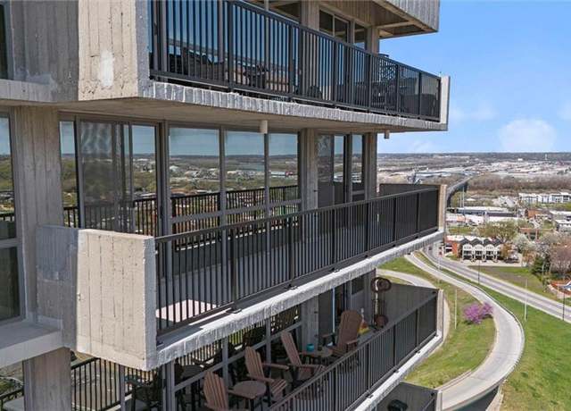 Property at 600 E Admiral Blvd #1808, Kansas City, MO 64106, 2 beds, 2 baths