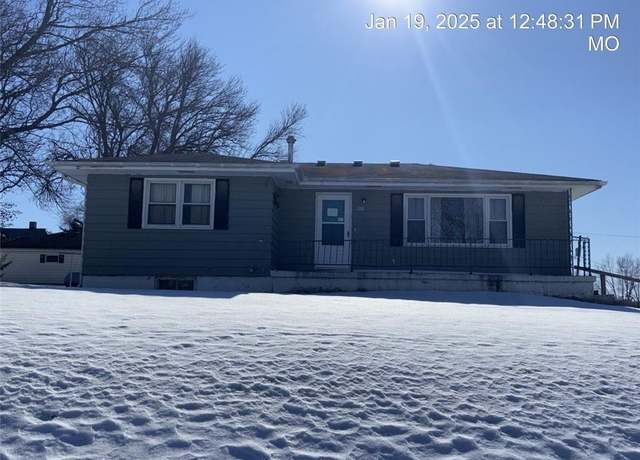 Property at 200 Cherry St, Maysville, MO 64469, 3 beds, 2 baths