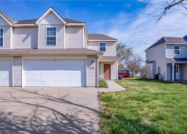 Property at 938 E Wildcat Run St, Gardner, KS 66030, 3 beds, 2.5 baths