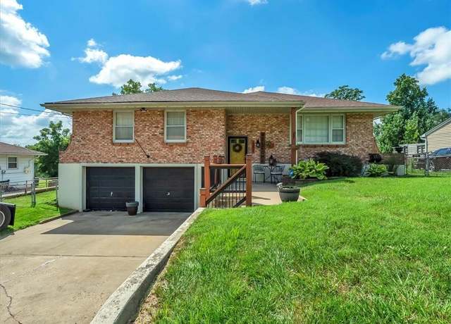 Property at 1257 E Walnut St, Independence, MO 64050, 3 beds, 2.5 baths