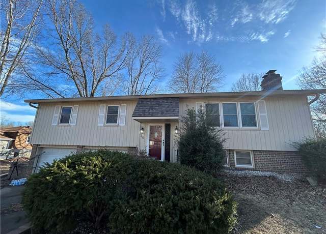 Property at 20 SE 140th Rd, Warrensburg, MO 64093, 3 beds, 3 baths