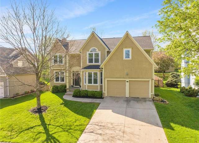 Property at 5111 W 156th St, Overland Park, KS 66224, 4 beds, 3.5 baths