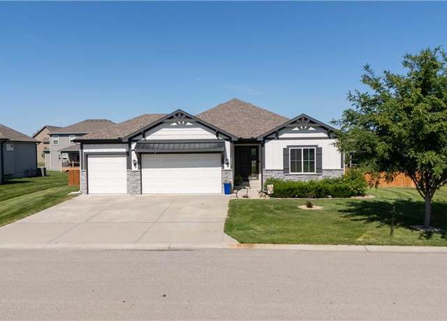 Property at 4805 SW 3rd St, Blue Springs, MO 64014, 5 beds, 3 baths