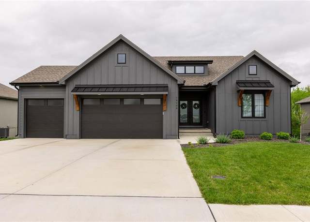 Property at 10430 N Mulberry St, Kansas City, MO 64155, 4 beds, 3.5 baths