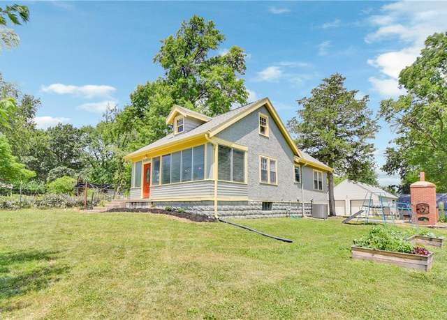 Property at 9515 Crestview Dr, Kansas City, MO 64137, 3 beds, 1 bath