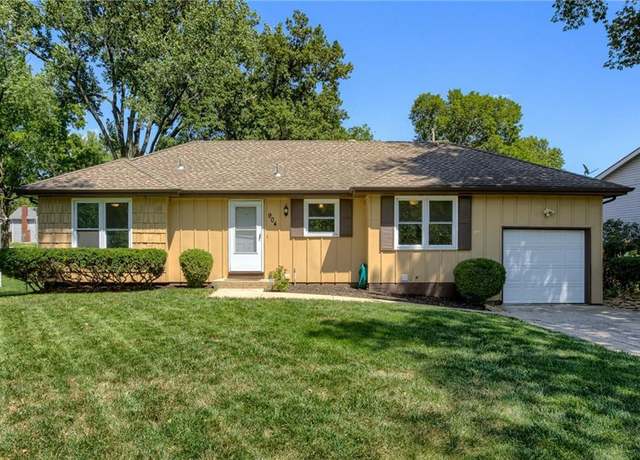 Property at 904 N Parkway Dr, Olathe, KS 66061, 3 beds, 2 baths