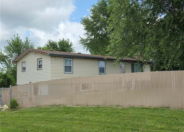 Property at 27722 S State Route 7 Hwy, Harrisonville, MO 64701, 3 beds, 2 baths