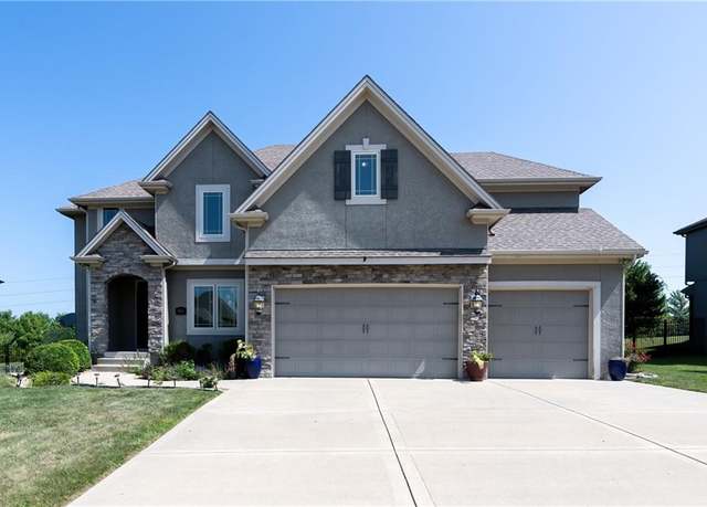 Property at 9614 NE 97th St, Kansas City, MO 64157, 6 beds, 5 baths