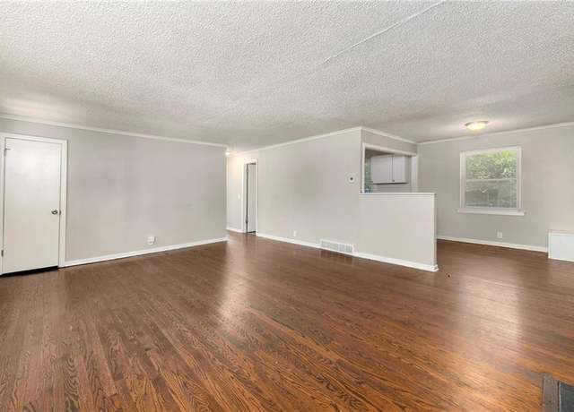 Property at 8522 Euclid Ave, Kansas City, MO 64132, 3 beds, 1 bath