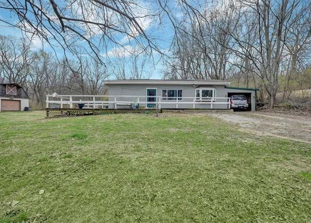 Property at 520 Phillip St, St Joseph, MO 64504, 3 beds, 1 bath