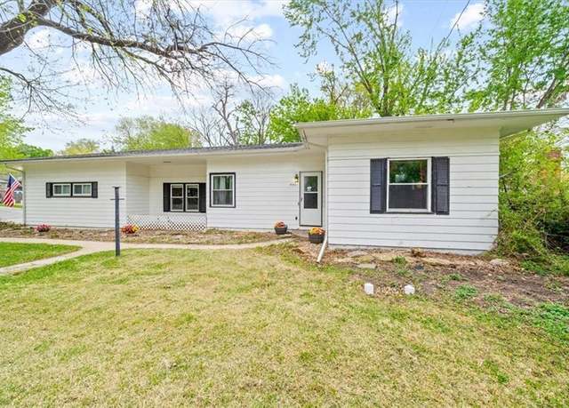 Property at 4401 N Holmes St, Kansas City, MO 64116, 2 beds, 1 bath