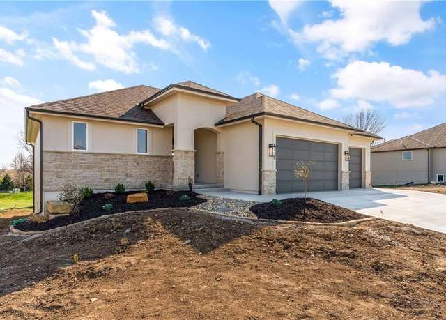 Property at 4205 NE Overbrook Dr, Lee's Summit, MO 64064, 3 beds, 3 baths