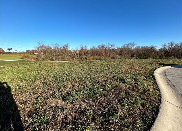 Property at 708 NE Pavilion Dr, Blue Springs, MO 64029