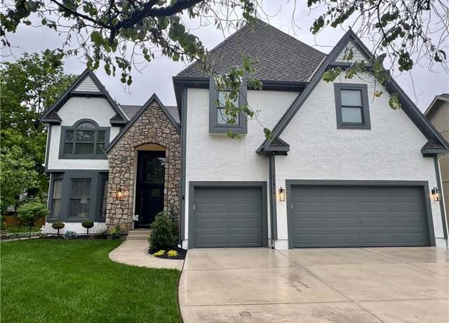 Property at 11916 W 132nd St, Overland Park, KS 66213, 5 beds, 4 baths