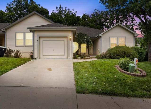 Property at 8307 N Barclay Cir, Kansas City, MO 64118, 3 beds, 3 baths