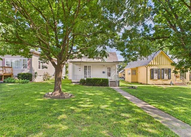 Property at 419 9th St W, Fort Scott, KS 66701, 2 beds, 1 bath