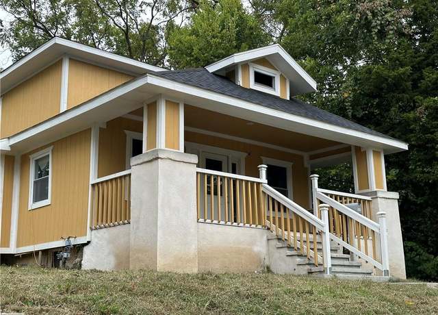 Property at 5530 Jackson Ave, Kansas City, MO 64130, 3 beds, 2 baths