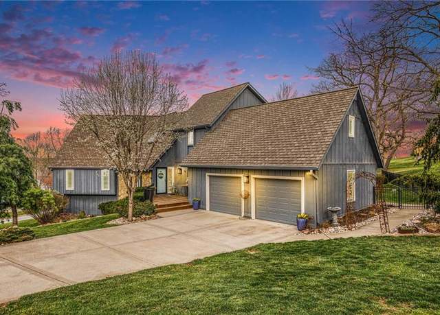 Property at 301 NE Landings Dr, Lee's Summit, MO 64064, 4 beds, 4 baths