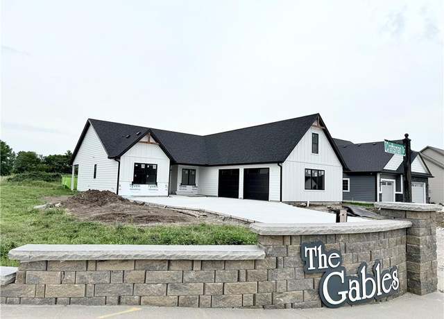 Property at 2804 Craftsman Dr, Sedalia, MO 65301, 4 beds, 2 baths