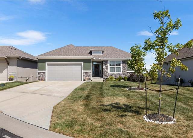 Property at 25480 W 83rd Ter, Lenexa, KS 66227, 4 beds, 3 baths