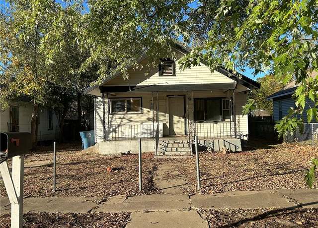 Property at 312 W New St, Coffeyville, KS 67337, 2 beds, 1 bath