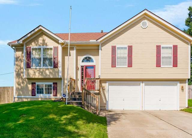 Property at 11805 E 213th Ct, Peculiar, MO 64078, 4 beds, 3 baths