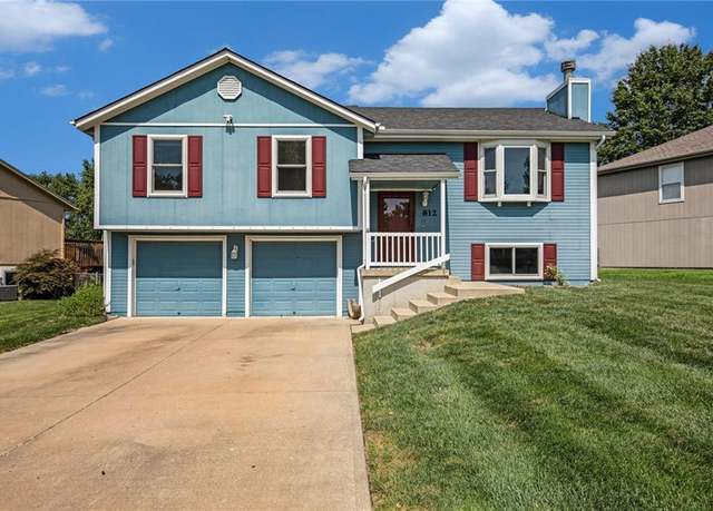 Property at 812 Applewood Ln, Belton, MO 64012, 3 beds, 2 baths
