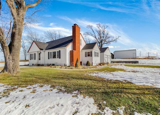 Property at 23705 King Rd, De Kalb, MO 64440, 3 beds, 2.5 baths